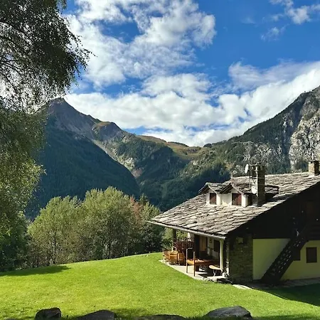 Chalet Les Boise - Sauna, Heated Pool And Mountains View Appartamento Courmayeur