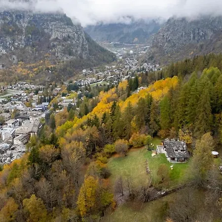 Chalet Les Boise - Sauna, Heated Pool And Mountains View Courmayeur